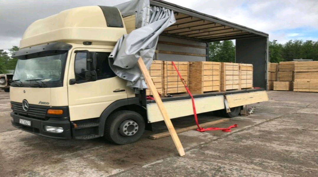 Mercedes Atego — грузоперевозки с гидробортом